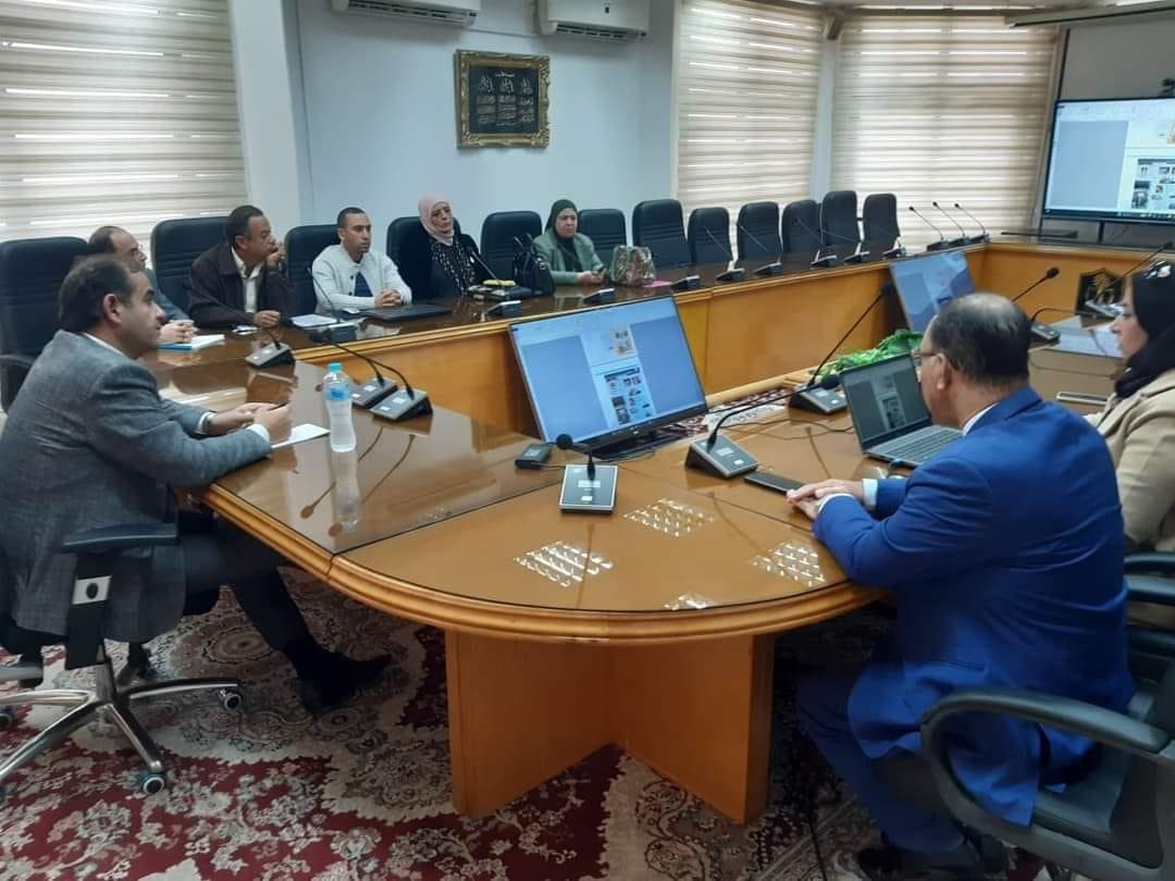 IMG 2171 رئيس رئيس جامعة بورسعيد: لجنة الهوية البصرية بالجامعة عليها دورا كبير فى المرحلة الراهنة لاعادة المظهر الحضارى والجمالى للباسلة موقع في الجامعة