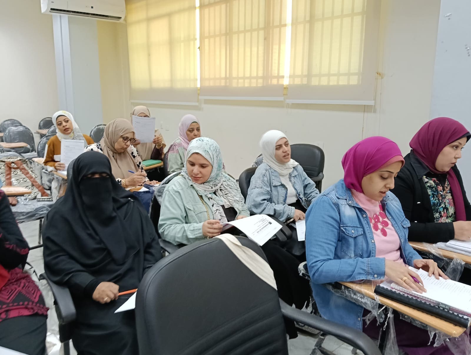 aa534664 9cb6 4f2a b570 7912e4a6ed0c جامعة حلوان جامعة قناة السويس تنظم ورشة عمل لتعزيز المهارات الشفهية والسمعية باللغة الفرنسية ضمن جهودها لتطوير المهارات اللغوية موقع في الجامعة