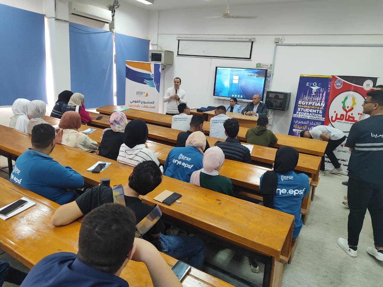 ca8e1a2c 1967 4bed afb3 4c4f03c0000e وزير التعليم العالى كلية الصيدلة بجامعة قناة السويس تنظم ندوات للتوعية بالمشروع القومي للاكتفاء الذاتي من مشتقات البلازما موقع في الجامعة
