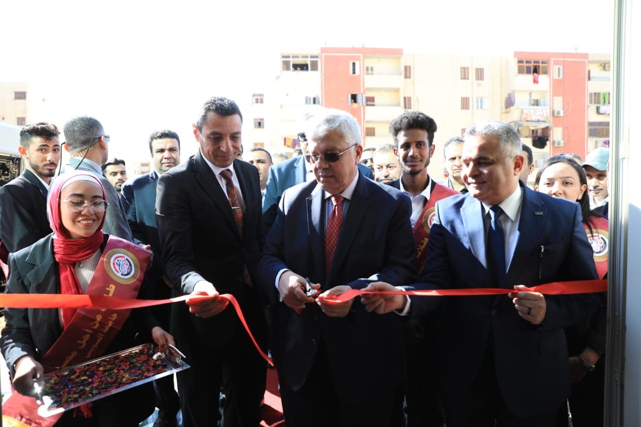 e81a5cbf 9b08 4b06 b802 c0a889494e4a جامعة حلوان وزير التعليم العالي ومحافظ السويس ورئيس الجامعة يفتتحون ويتفقدون عددًا من المشروعات التعليمية والصحية بجامعة السويس موقع في الجامعة