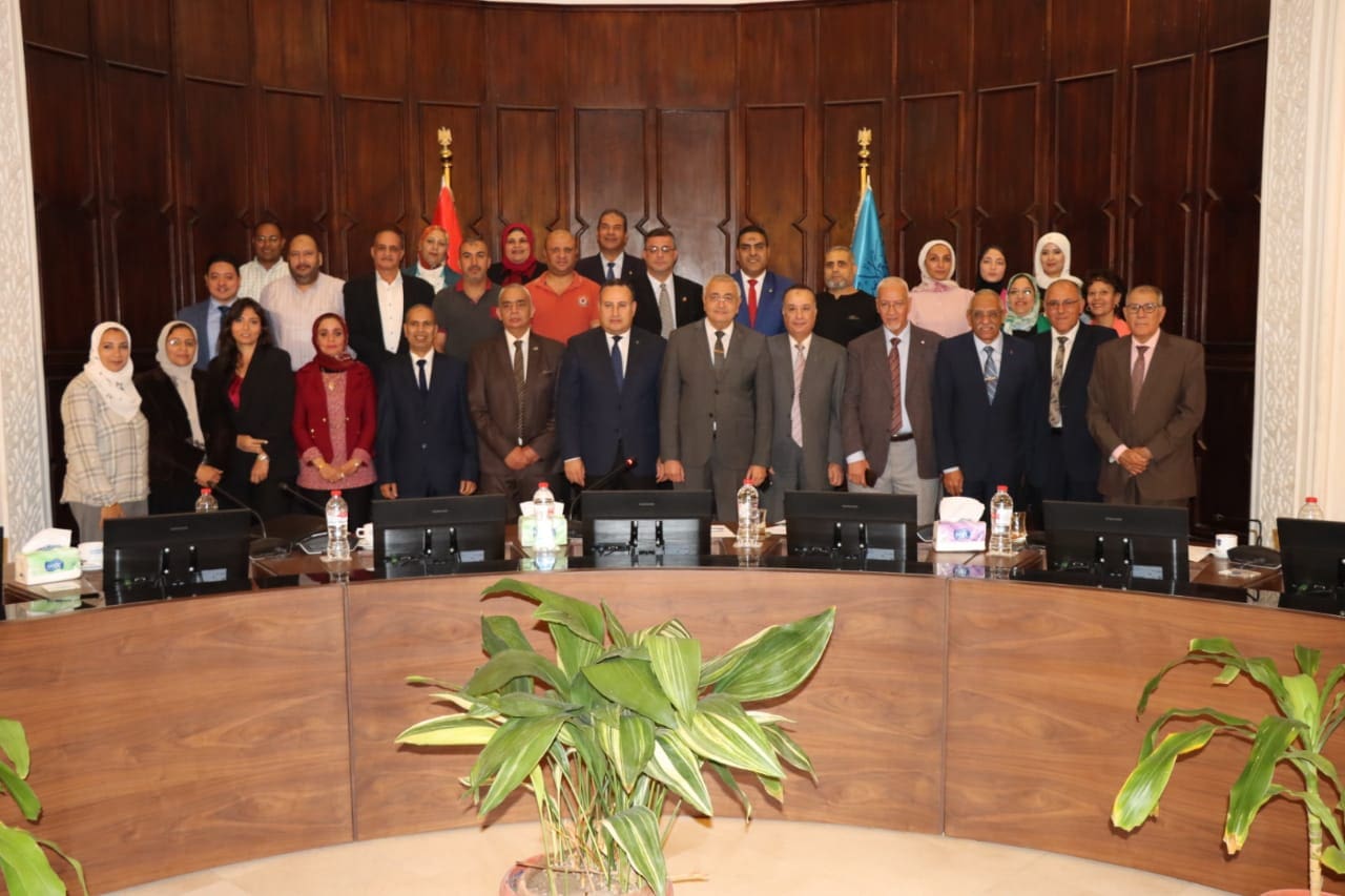 جامعة الإسكندرية الإسكندرية رئيس جامعة الإسكندرية يستقبل زيارة فريق المتابعة الثالثة لتطبيق شهادة نظم إدارة الجودة لجامعة الإسكندرية الايزو 9001/2015 موقع في الجامعة