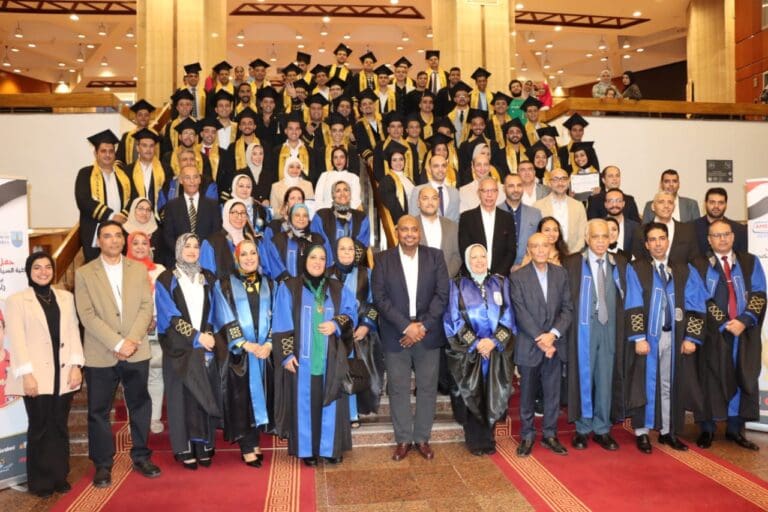 سياحة الإسكندرية تحتفل بتخريج الدفعة الأولى من برنامج التعليم التبادلي لإدارة وتشغيل المطاعم 14 حفل تخرج كلية السياحة والفنادق جامعة الإسكندرية الأهرام سياحة الإسكندرية تحتفل بتخريج الدفعة الأولى من برنامج التعليم التبادلي لإدارة وتشغيل المطاعم موقع في الجامعة