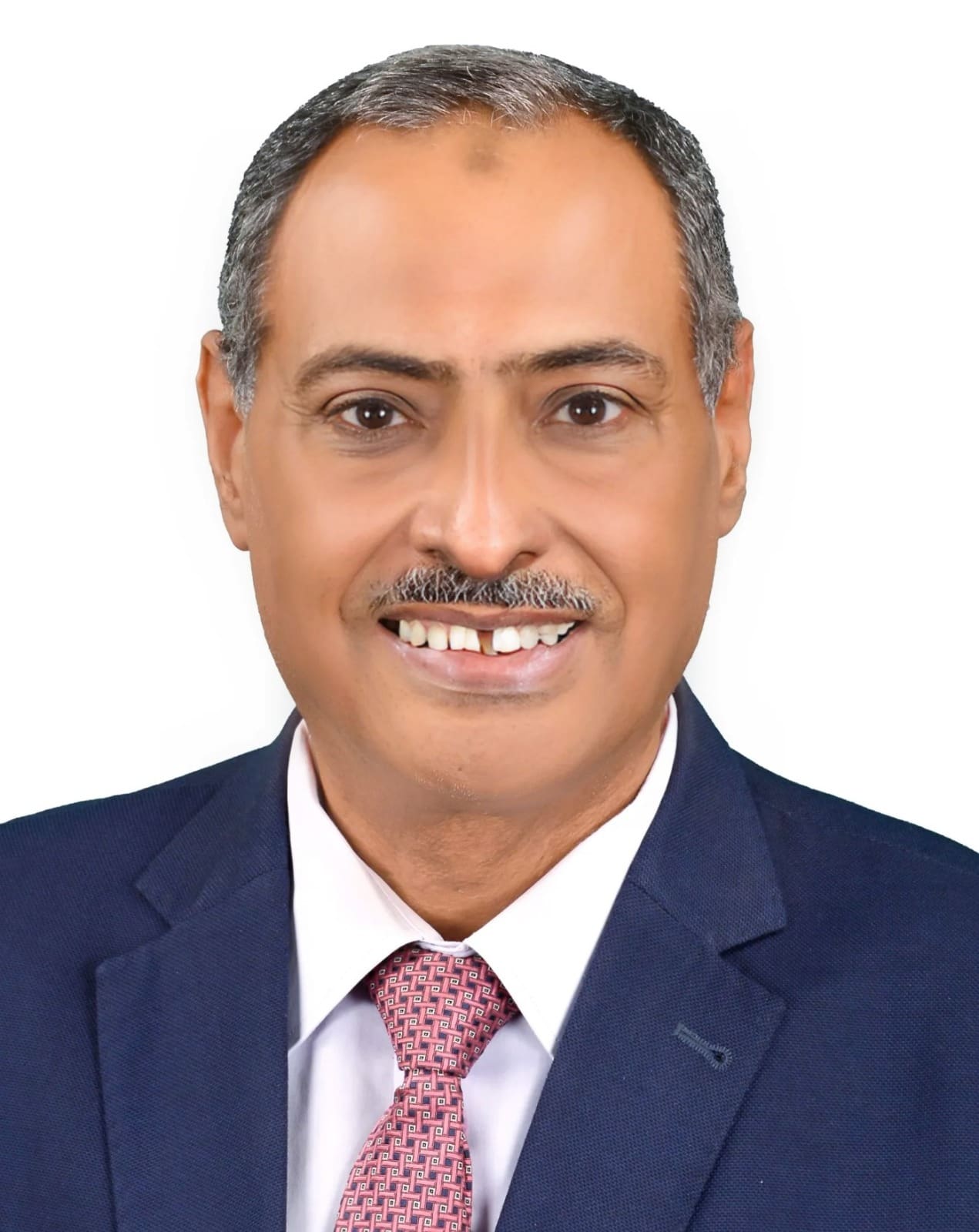 خ الدكتور محمد عمران الدكتور محمد عمران مستشارا لرئيس جامعة جنوب الوادي للتنمية البشرية والكفاءة الإدارية موقع في الجامعة