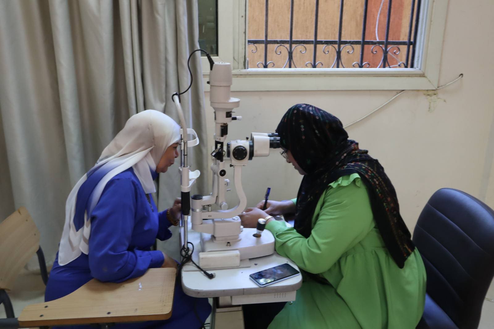 قافلة طبية مجانية بداية رئيس جامعة الأقصر جامعة الأقصر تنظم قافلة طبية مجانية في الرمد بكلية الألسن موقع في الجامعة