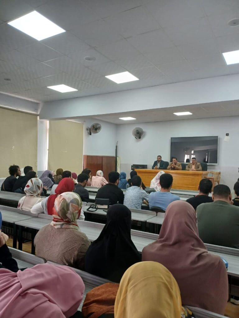 جامعة مدينة السادات تنظم ندوة بعنوان "التواصل الفعال وتأثيره على القضية السكانية" بالتعاون مع كلية الطب البيطري 2 جامعة مدينة السادات تنظم ندوة بعنوان "التواصل الفعال وتأثيره علي القضية السكانية"بالتعاون مع كلية الطب البيطري