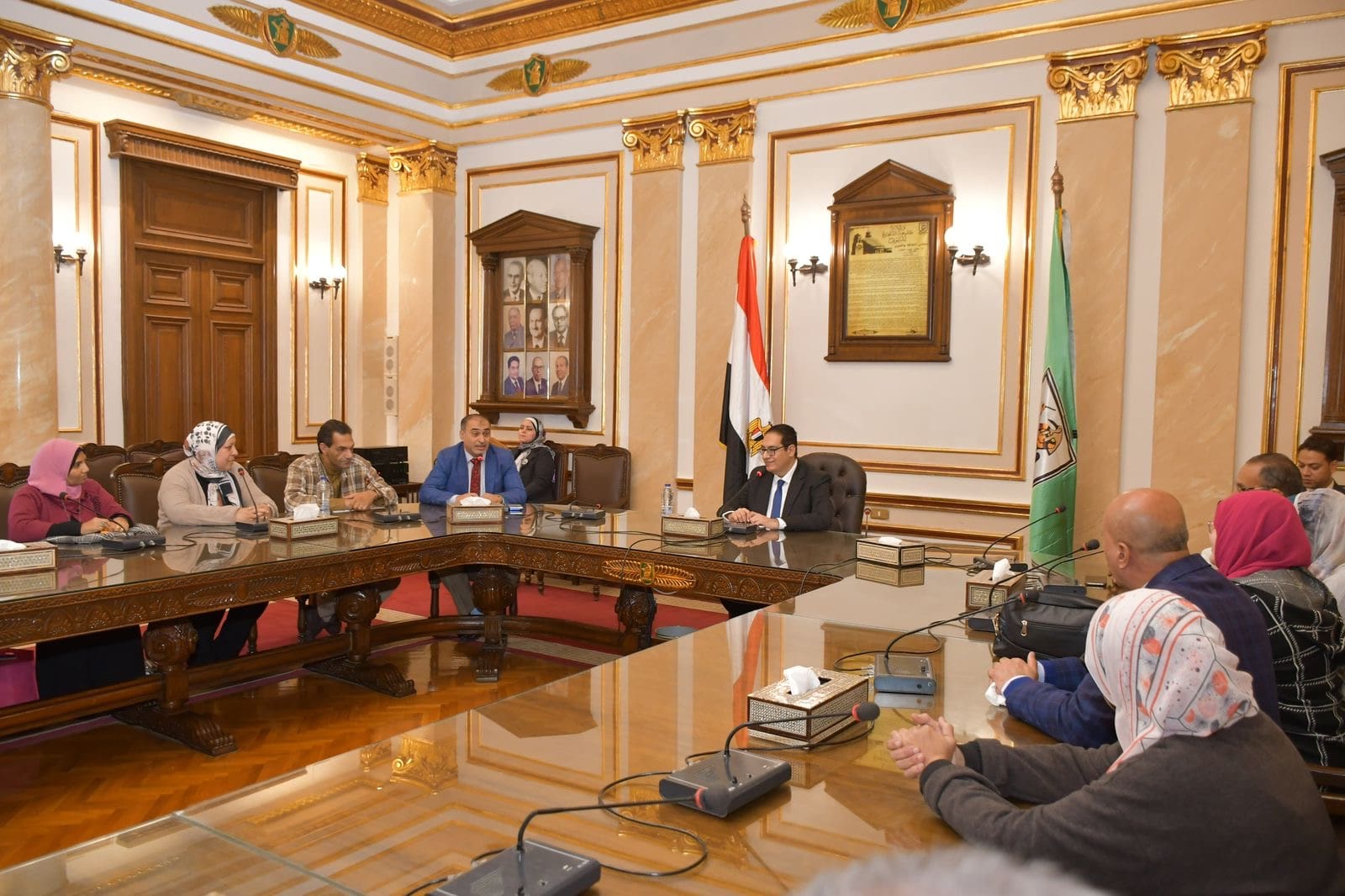 01df06fc b5d3 48df 83b3 977ec148821c جامعة القاهرة رئيس جامعة القاهرة يشدد على قيام إدارة الحوكمة بأعمال المراجعة الدورية والفجائية للشئون الوظيفية موقع في الجامعة