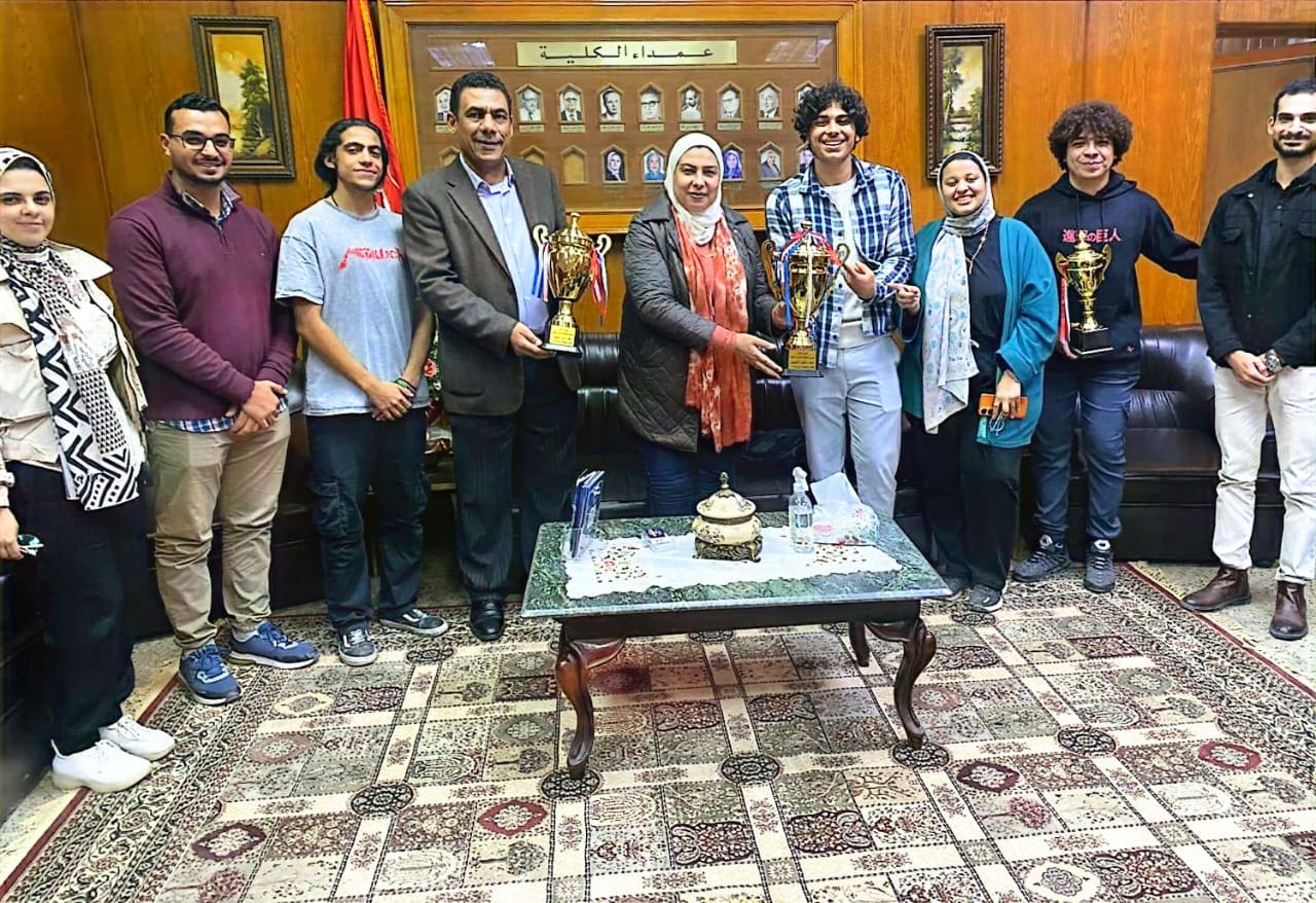 طلاب ألسن جامعة عين شمس يحصدون المراكز الأولى في مسابقة إلقاء الشعر الصيني 1 04f768ab 5f87 4d0a 99a3 851dcfb9a803 جامعة عين شمس طلاب ألسن جامعة عين شمس يحصدون المراكز الأولى في مسابقة إلقاء الشعر الصيني موقع في الجامعة