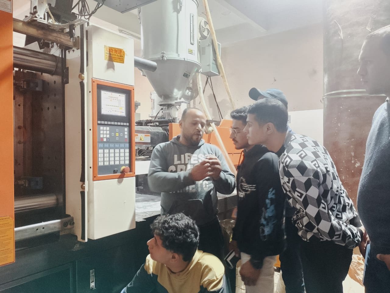 زيارات علمية ميدانية لطلاب جامعة الدلتا التكنولوجية بالمنطقة الصناعية لتعزيز الوعي لديهم 