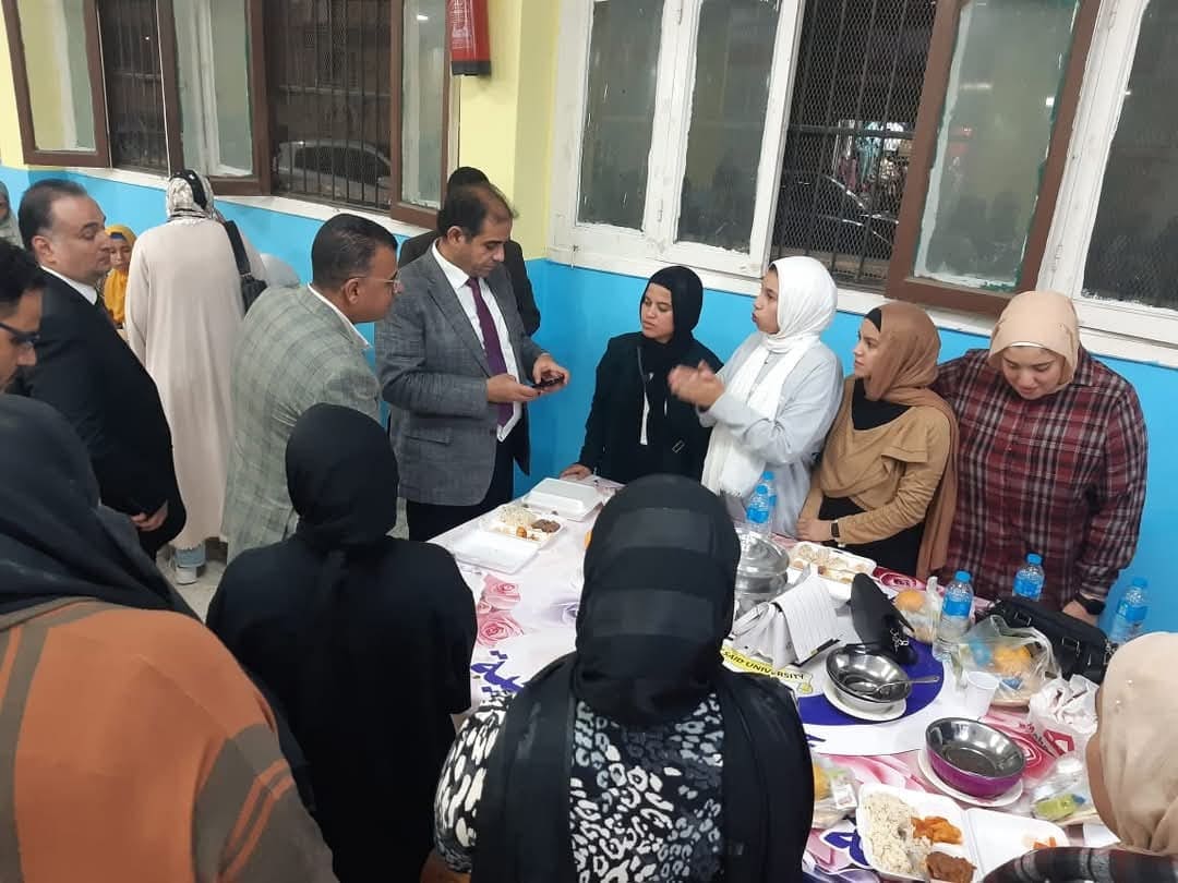 تناول وجبة الغداء معهم.. رئيس جامعة بورسعيد للطالبات: مكتبي مفتوح على مدار الساعة 1 بعد تناول وجبة الغداء معهم.. رئيس جامعة بورسعيد للطالبات "مكتبي مفتوح على مدار الساعة"