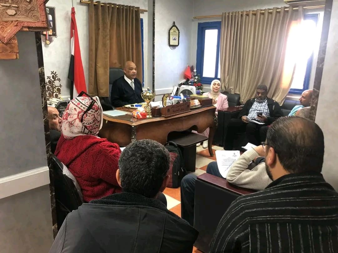 وكيل تعليم مطروح يناقش آليات تطبيق مبادرة" بأيدي أنضف مدرستي" 1 1733221463243 وكيل تعليم مطروح وكيل تعليم مطروح يناقش آليات تطبيق مبادرة" بأيدي أنضف مدرستي" موقع في الجامعة