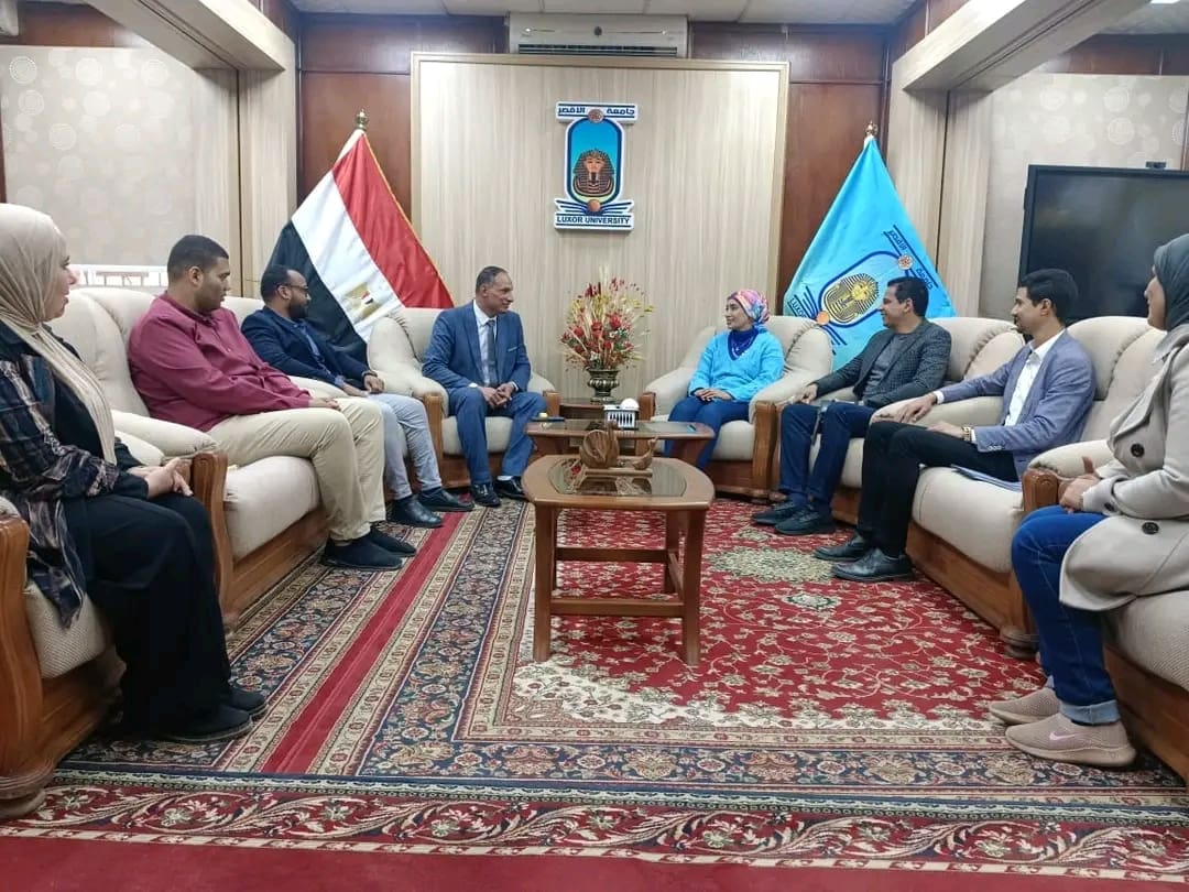 1733223405859 التعليم لجهودها في النهوض بالمنطومة التعليمية.. وفد اتحاد شباب الأقصر يكرم رئيس الجامعة موقع في الجامعة