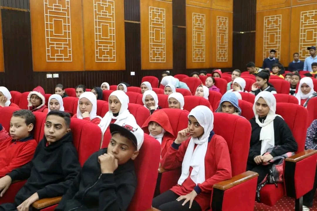 1733487917721 اللغة الإنجليزية لتعزيز الوعي عند الأطفال.. محافظة الوادي الجديد تدشن مبادرة "الباحث الصغير" موقع في الجامعة