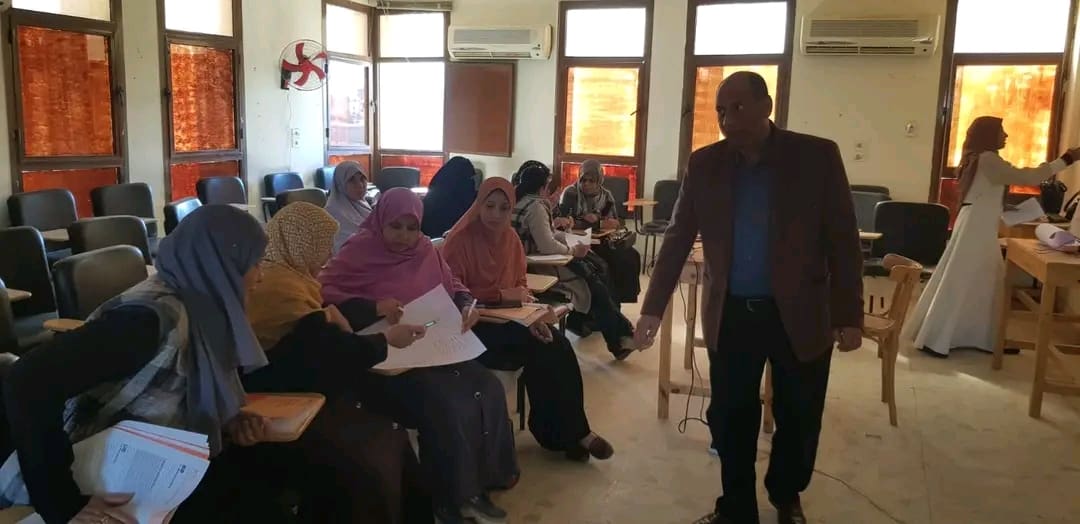 لثقل مهارات معلمي اللغة الإنجليزية.. تعليم الوادى الجديد يواصل برنامجه التدريبي 1 1733648801356 اللغة الإنجليزية لثقل مهارات معلمي اللغة الإنجليزية.. تعليم الوادى الجديد يواصل برنامجه التدريبي موقع في الجامعة