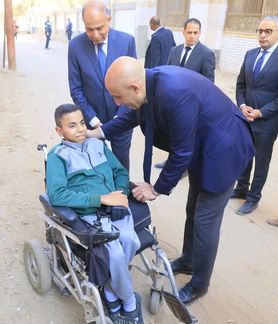 1733655642624 وزير التعليم ما مصير التقييمات بالمدارس؟.. وزير التعليم يحسم الأمر خلال تفقده مدارس بالمنيا موقع في الجامعة