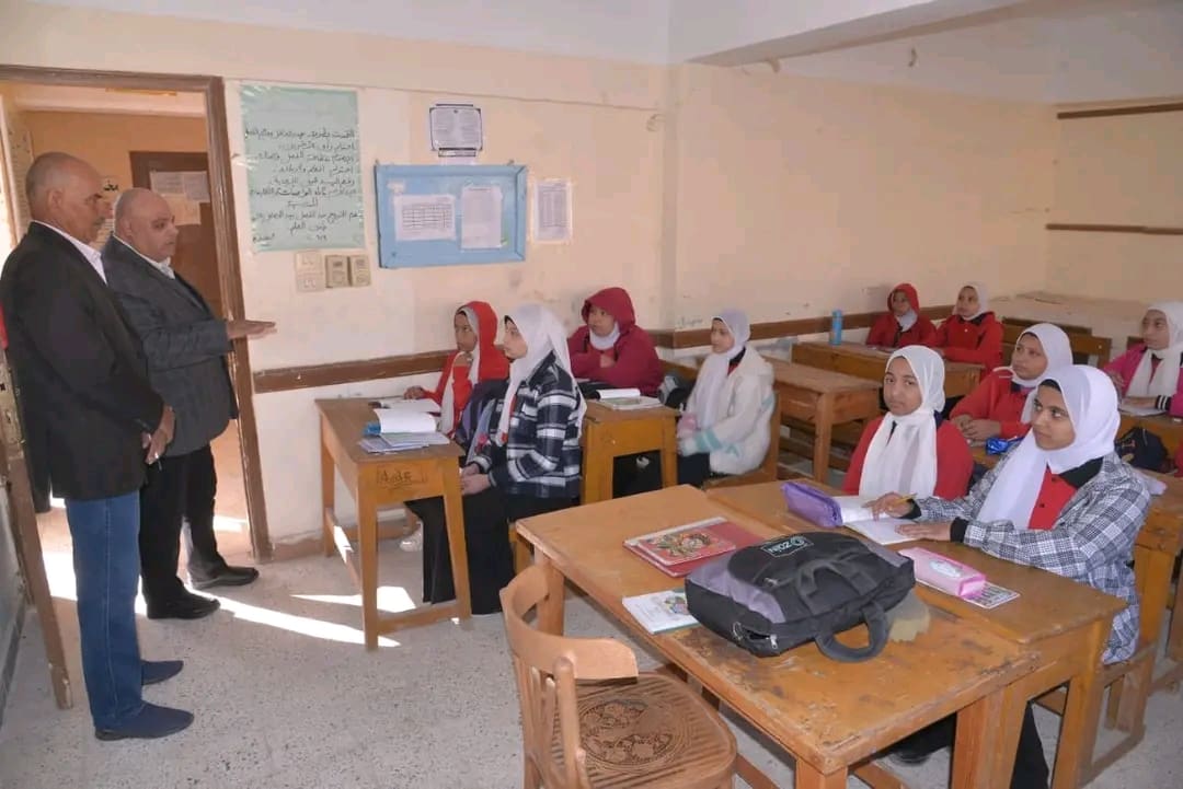 1733899330652 جامعة قناة السويس للاطمئنان على حالة الطلاب.. وكيل تعليم الوادي الجديد يستأنف جولاته موقع في الجامعة