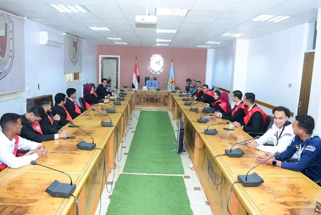 1733946423078 جامعة سوهاج رئيس جامعة سوهاج لاتحاد الطلاب: كونوا على قدر المسئولية التي وضعها الطلاب علي عاتقكم موقع في الجامعة