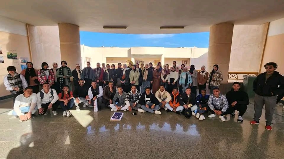 1734036471171 تطبيق 130 تطبيق مبتكر في الذكاء الاصطناعي يقدمها طلاب الفرقة الأولى بإعلام سوهاج - صور موقع في الجامعة
