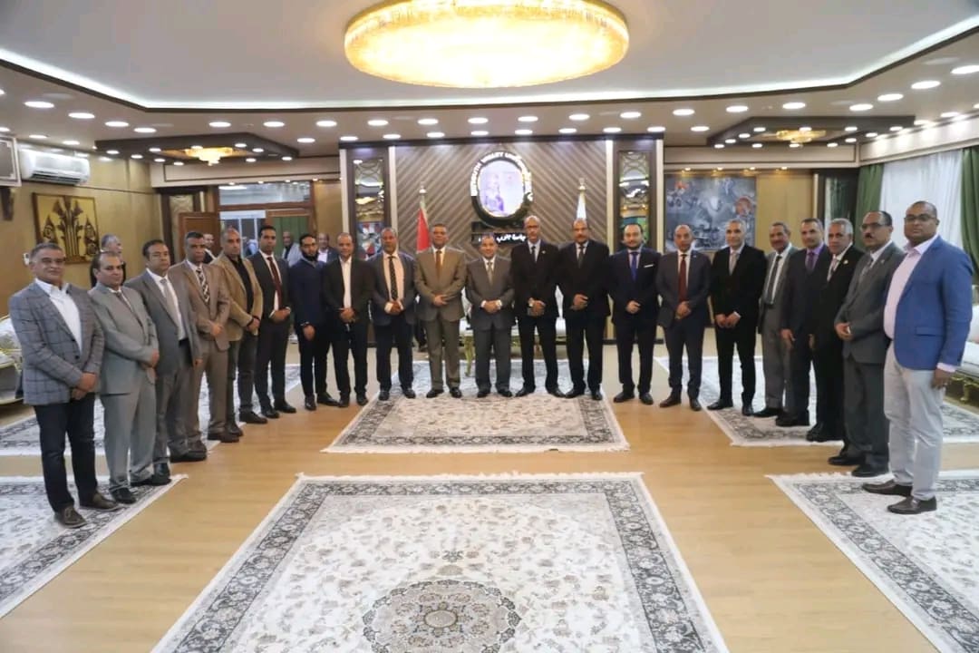 1734093392300 من رئيس جامعة جنوب الوادي يشهد احتفالية دمج الوحدات الحسابية موقع في الجامعة