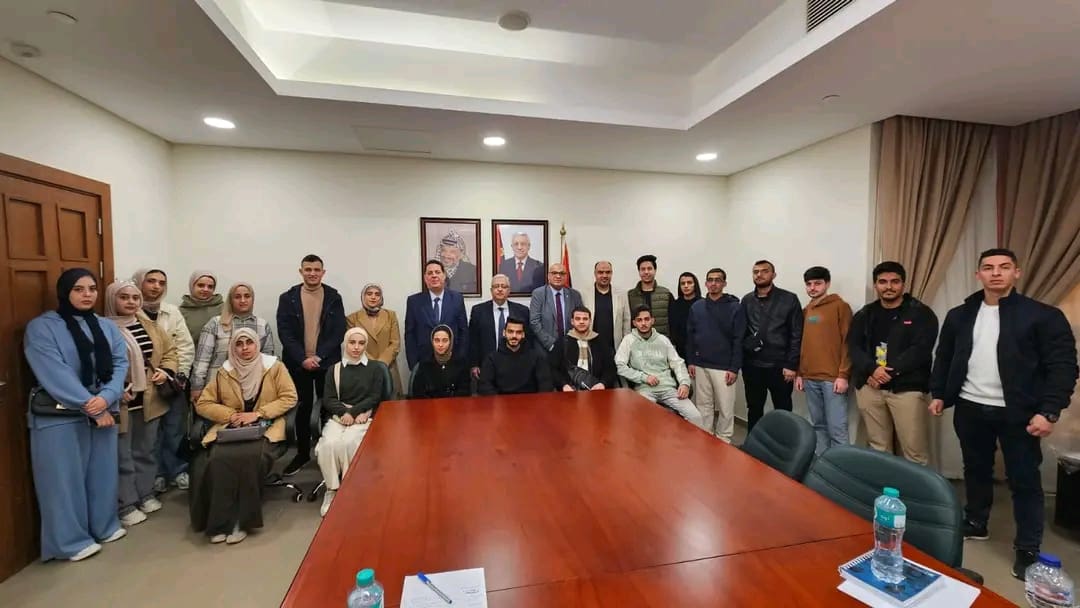 1734164248121 جامعة الأزهر ضمن جهودها المتواصلة لخدمتهم.. جامعة الأزهر بغزة توفد طلبة طب لإستكمال دراستهم ببغداد موقع في الجامعة