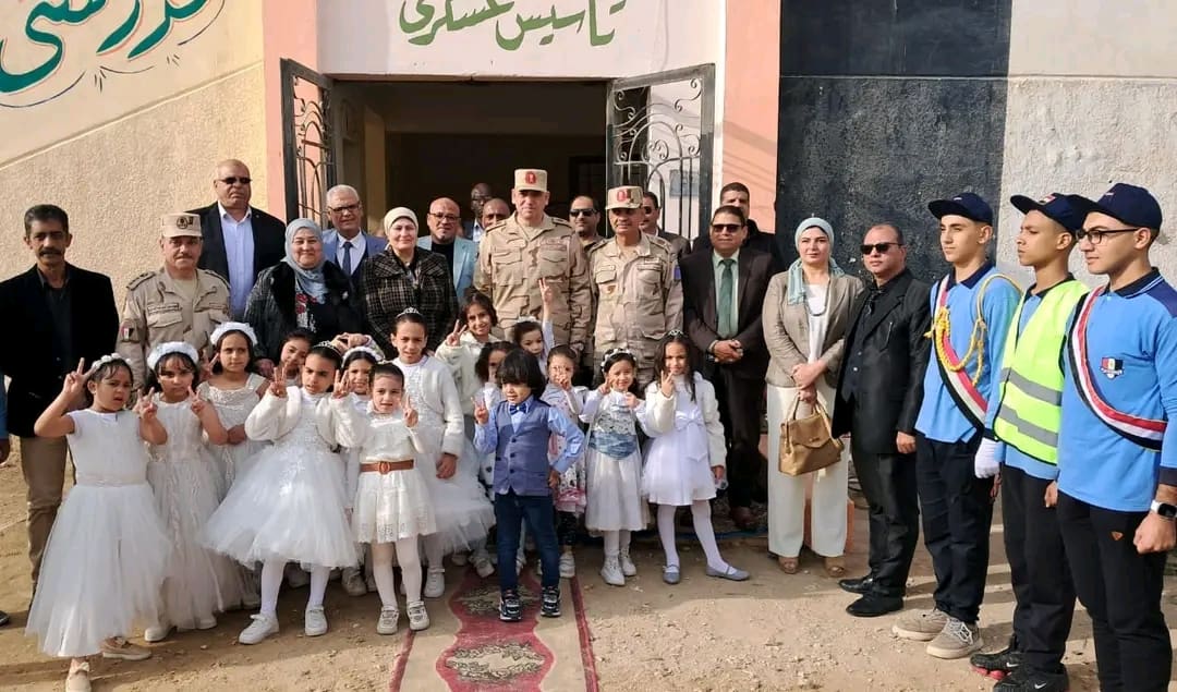 1734169252431 سوهاج رئيس أركان قوات الدفاع الشعبي ووكيل تعليم القاهرة يتابعان سيرة العملية التعليمية- صور موقع في الجامعة