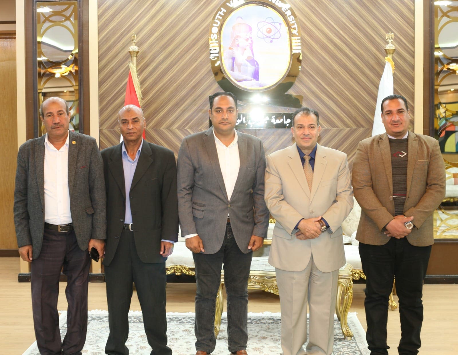 رئيس جامعة جنوب الوادي يستعرض خطط التطوير أمام أعضاء لجنة الصحفيين بقنا