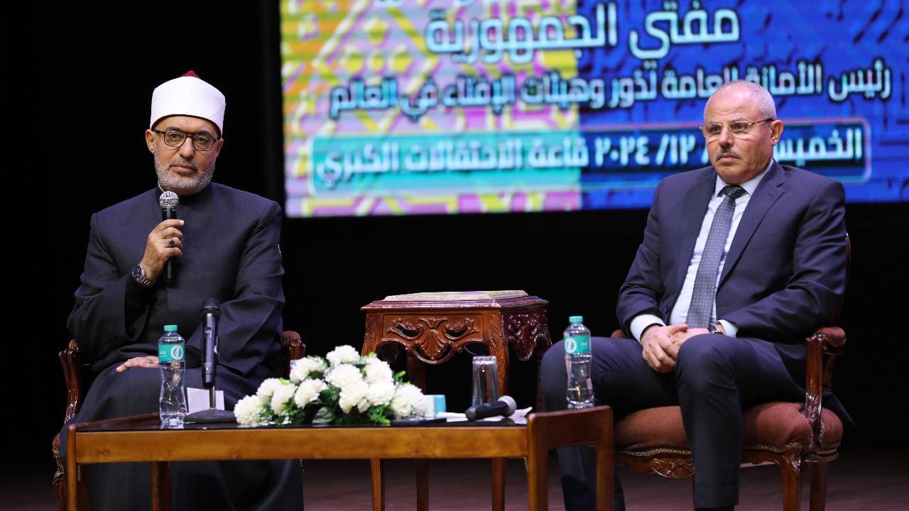 مفتي الجمهورية يناقش "دور العقل في فهم صحيح الدين" مع طلاب جامعة قناة السويس 1 3fded868 5c00 43a8 893a 9f431a8cfebc مفتي الجمهورية مفتي الجمهورية يناقش "دور العقل في فهم صحيح الدين" مع طلاب جامعة قناة السويس موقع في الجامعة