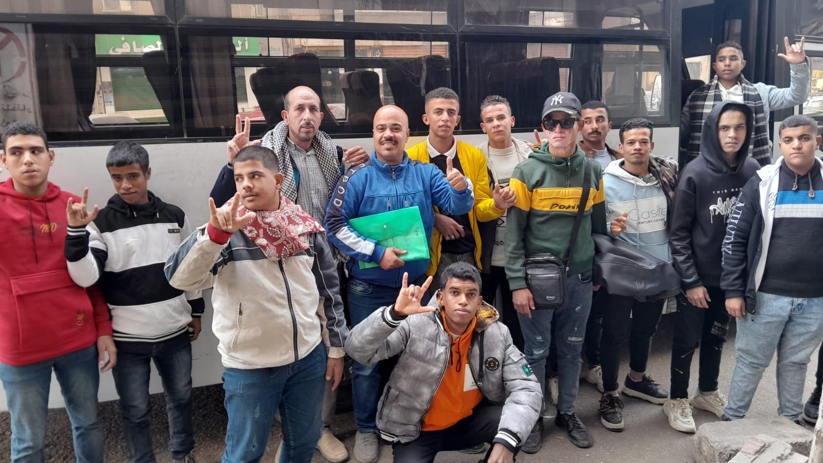 للانتهاء من ورق التجنيد.. محافظ سوهاج يخصص أتوبيس لذوي الهمم 1 محافظ سوهاج يخصص اتوبيس لطلاب ذوي الهمم للإنتهاء من اجراءات التجنيد