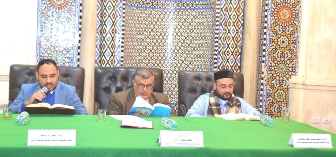 470501302 938062791750567 7183719934230730199 n مسجد الإمام الحسين انعقاد مجلس الحديث الحادي والعشرين لقراءة «صحيح الإمام البخاري» من مسجد الإمام الحسين موقع في الجامعة