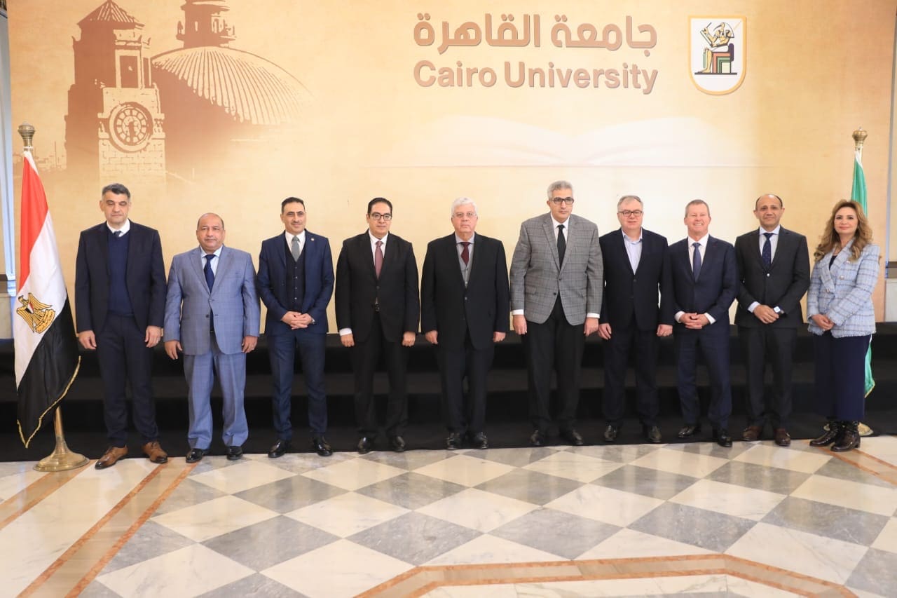 4aaef113 5e16 4ac5 842c 1ef70c2cbb51 جامعة القاهرة وزير التعليم العالي يشهد توقيع مذكرة تفاهم بين جامعة القاهرة و مختبر خلايا السرطان بجامعة أكسفورد موقع في الجامعة