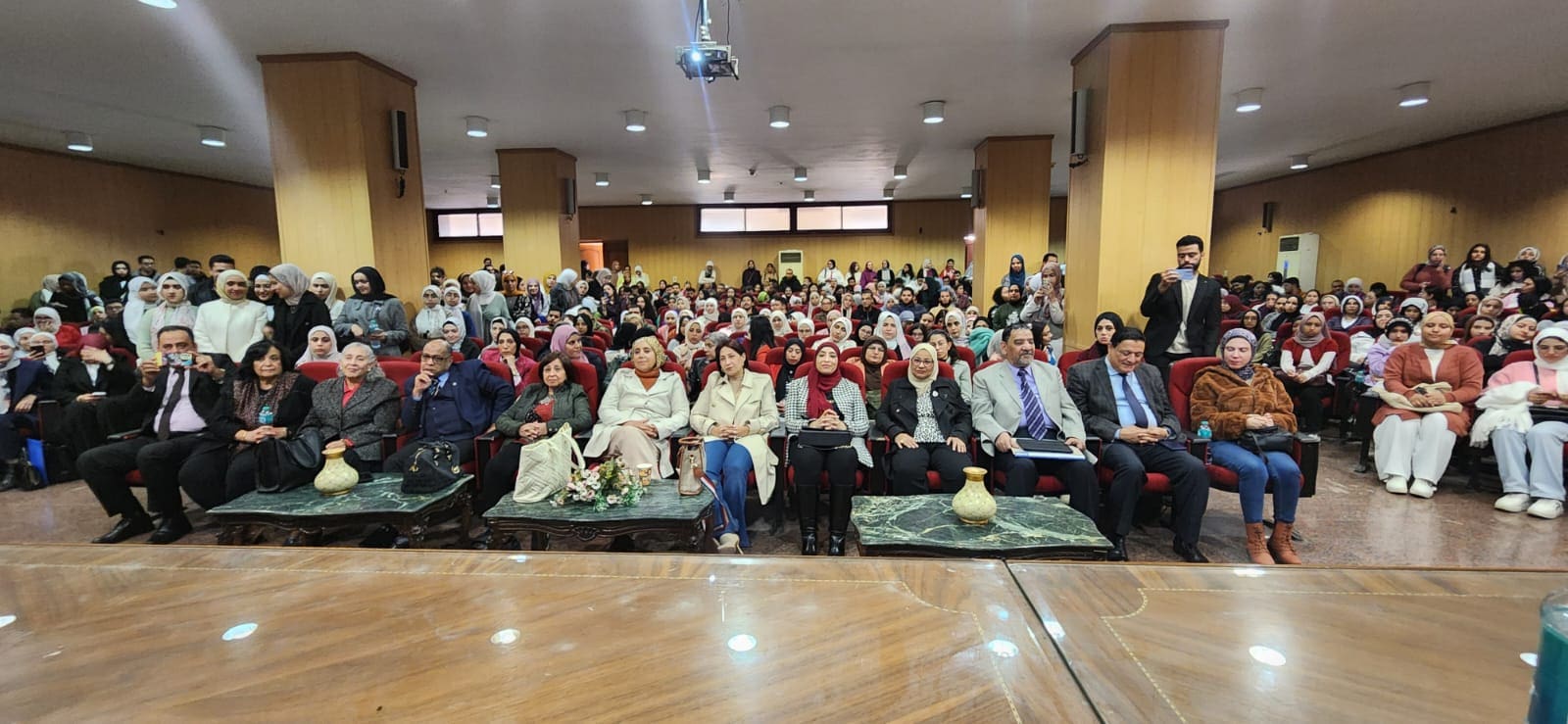 أبرز ما تناولته دور الذكاء الاصطناعي.. جامعة عين شمس تنظم ندوة بعنوان:"اللغة والذكاء الاصطناعي"