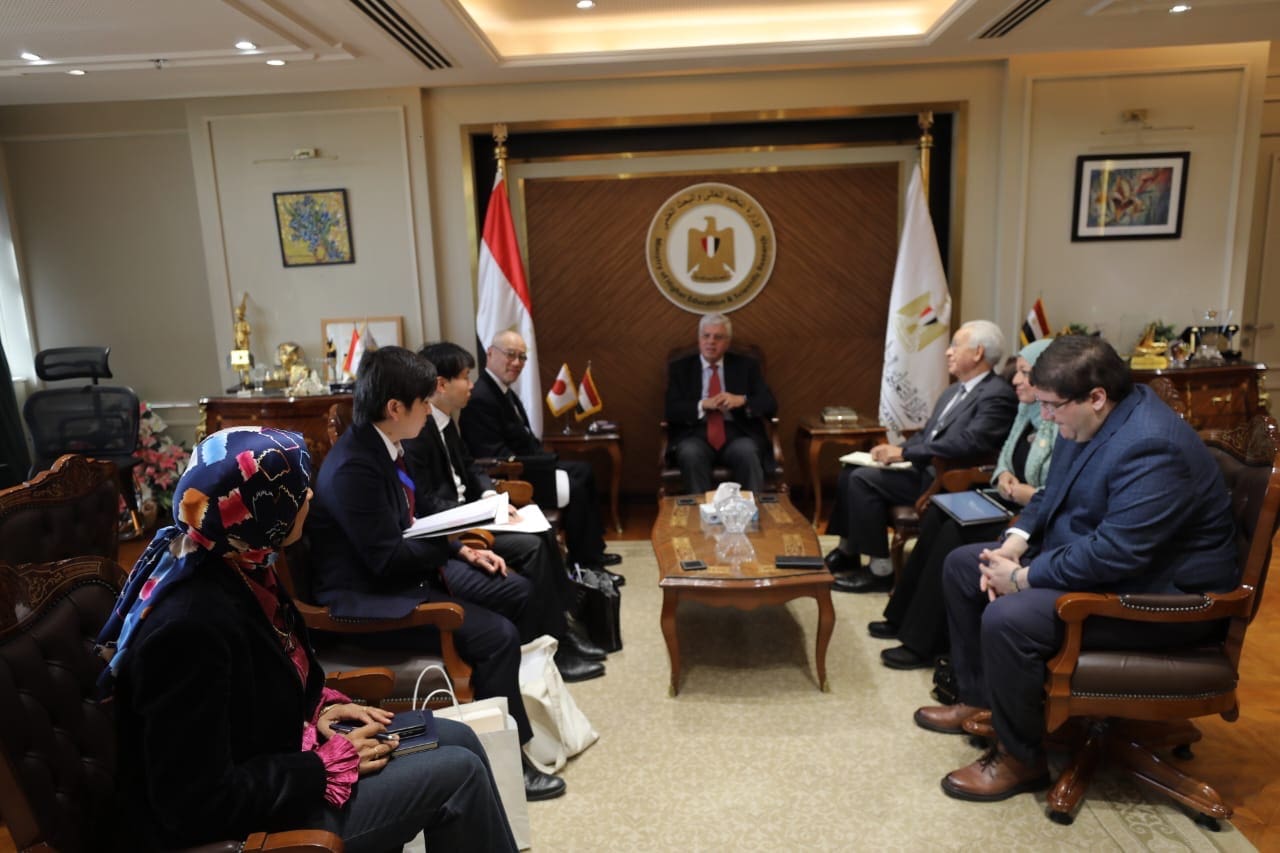70c3e7ed fa1d 4075 a978 f4ee554d7907 طالب وافد وزير التعليم العالي والبحث العلمي يستقبل السفير الياباني لبحث تعزيز التعاون المشترك موقع في الجامعة