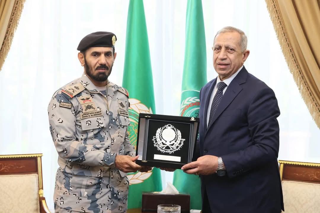 رئيس الأكاديمية العربية ومدير عام حرس الحدود بوزارة الداخلية السعودية يبحثان التعاون المشترك 1 8 6 حرس الحدود رئيس الأكاديمية العربية ومدير عام حرس الحدود بوزارة الداخلية السعودية يبحثان التعاون المشترك موقع في الجامعة