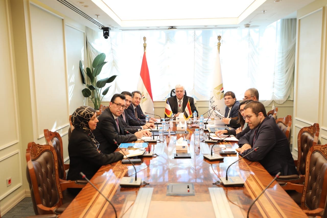 9cb52bbf 880d 4ef7 8268 c9bd083b5fa4 الجامعات الحكومية وزير التعليم العالى يستقبل السفير الفرنسي لبحث التعاون المشترك موقع في الجامعة