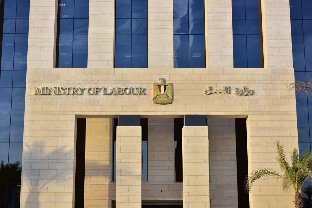 برواتب 25 ألف جنيه.. وظائف لخريجي المدارس الفنية بلبنان 1 فرص عمل للمعلمين بالسعودية برواتب 5000 ريال سعودي - تفاصيل