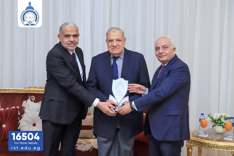 FB IMG 1733587712856 الجمعية المصرية ضم المهندس إبراهيم محلب لمجلس أمناء جامعة الريادة.. صور موقع في الجامعة