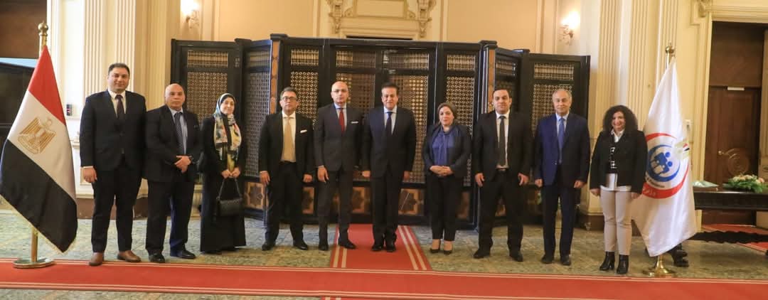 FB IMG 1735026583331 الصحة الصحة وجامعة عين شمس توقعان بروتوكول تعاون لتحسين خدمات طب الأسنان وتدريب الكوادر الطبية موقع في الجامعة