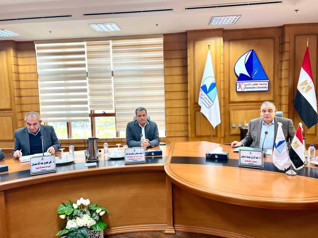 رئيس جامعة كفر الشيخ يعقد اجتماع مجلس إدارة مشروعات التطوير بالجامعة خلال شهر ديسمبر 2024 1 FB IMG 1735059637856 جامعة رئيس جامعة كفر الشيخ يعقد اجتماع مجلس إدارة مشروعات التطوير بالجامعة خلال شهر ديسمبر 2024 موقع في الجامعة
