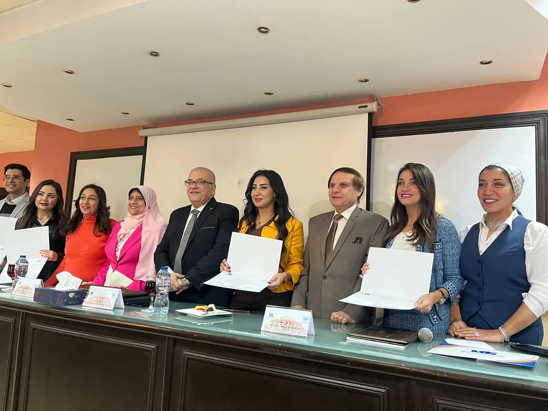 FB IMG 1735390164368 رئيس جامعة أسيوط مؤتمر إعلام الجامعة الحديثة يناقش بحث عن صورة إسبانيا لدى الجمهور المصري موقع في الجامعة