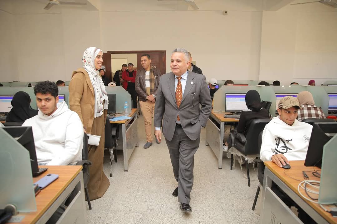 رئيس جامعة السويس: تقديم الدعم الكامل للطلاب والموظفين لضمان العمل بشكل مثالي 1 FB IMG 1735490218767 رئيس جامعة السويس رئيس جامعة السويس: تقديم الدعم الكامل للطلاب والموظفين لضمان العمل بشكل مثالي موقع في الجامعة