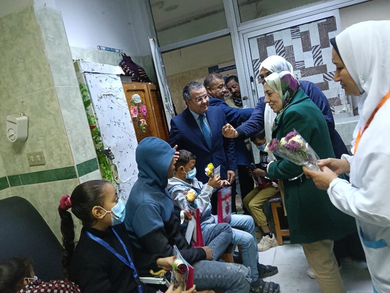 لتخفيف الألم.. نائب رئيس جامعة بنها توزع الهدايا والورود على أطفال الغسيل الكلوي 1 IMG 20241202 WA0029 الألم لتخفيف الألم.. نائب رئيس جامعة بنها توزع الهدايا والورود على أطفال الغسيل الكلوي موقع في الجامعة