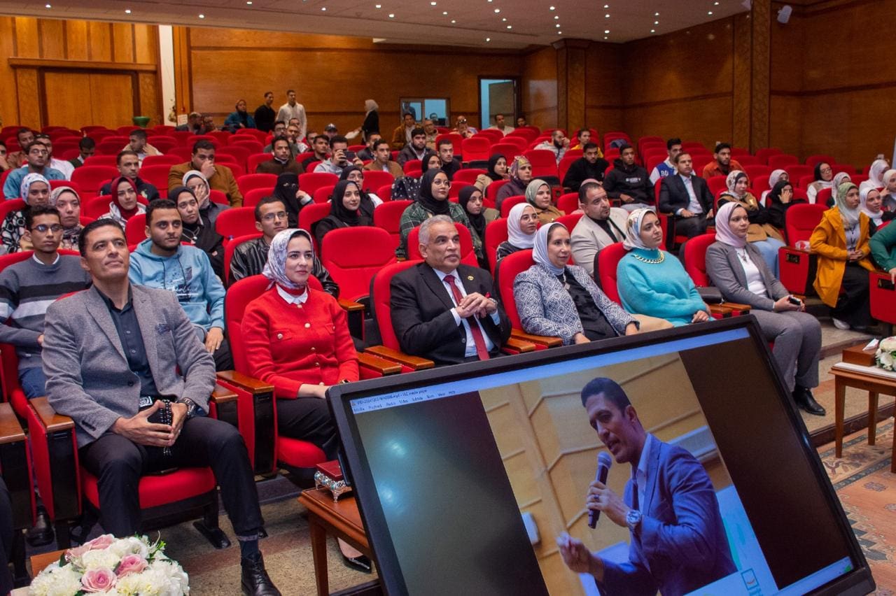 IMG 20241202 WA0046 هيئة الاستشعار الأكاديمية العربية للعلوم تطلق النسخة الثانية من "مناظرات تمكين الشباب من خلال الثقافة الإعلامية" موقع في الجامعة