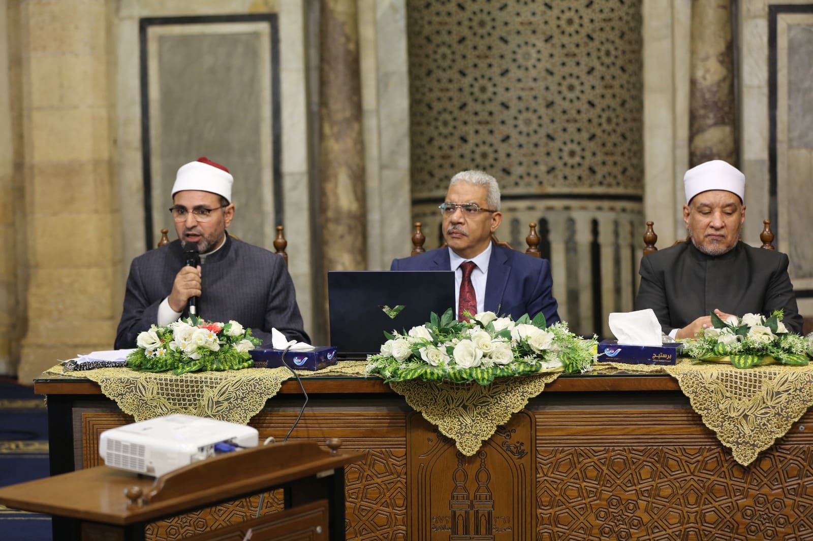 IMG 20241216 WA0065 جامعة الأزهر نائب رئيس جامعة الأزهر يحذر من الإسراف في استخدام الأدوية أو استخدامها دون استشارة الأطباء موقع في الجامعة