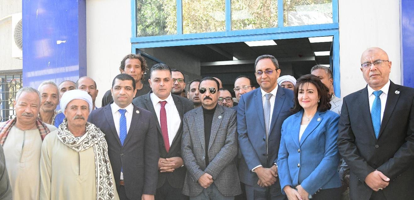 IMG 20241224 WA0046 محافظ قنا محافظ قنا يتابع القوافل الطبية التي تنظمها جامعة عين شمس بفرشوط موقع في الجامعة