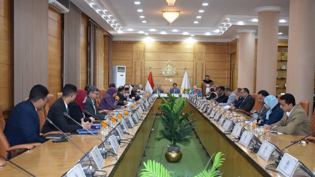 IMG 20241225 WA0050 جامعة الإسماعيلية الجديدة نائب رئيس جامعة بنها تتفقد سير الامتحانات بكلية التربية موقع في الجامعة