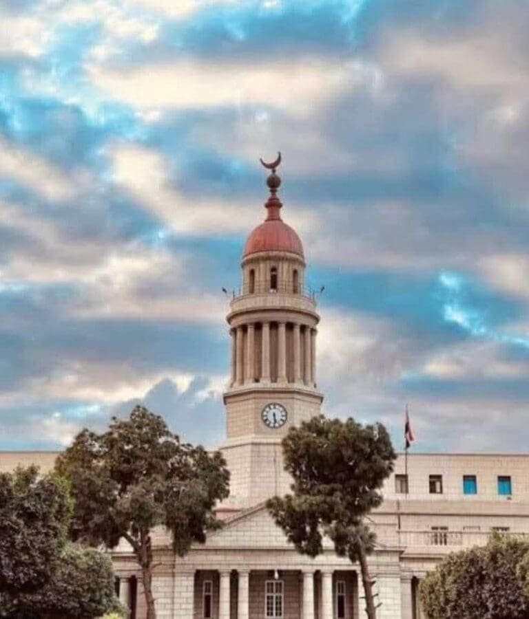 رئيس جامعة القاهرة يصدر قرارات بتعيين 5 رؤساء جدد لمجالس أقسام بقصر العينى 1 كلية طب قصر العيني جامعة القاهرة طب القاهرة صورة أرشيفية