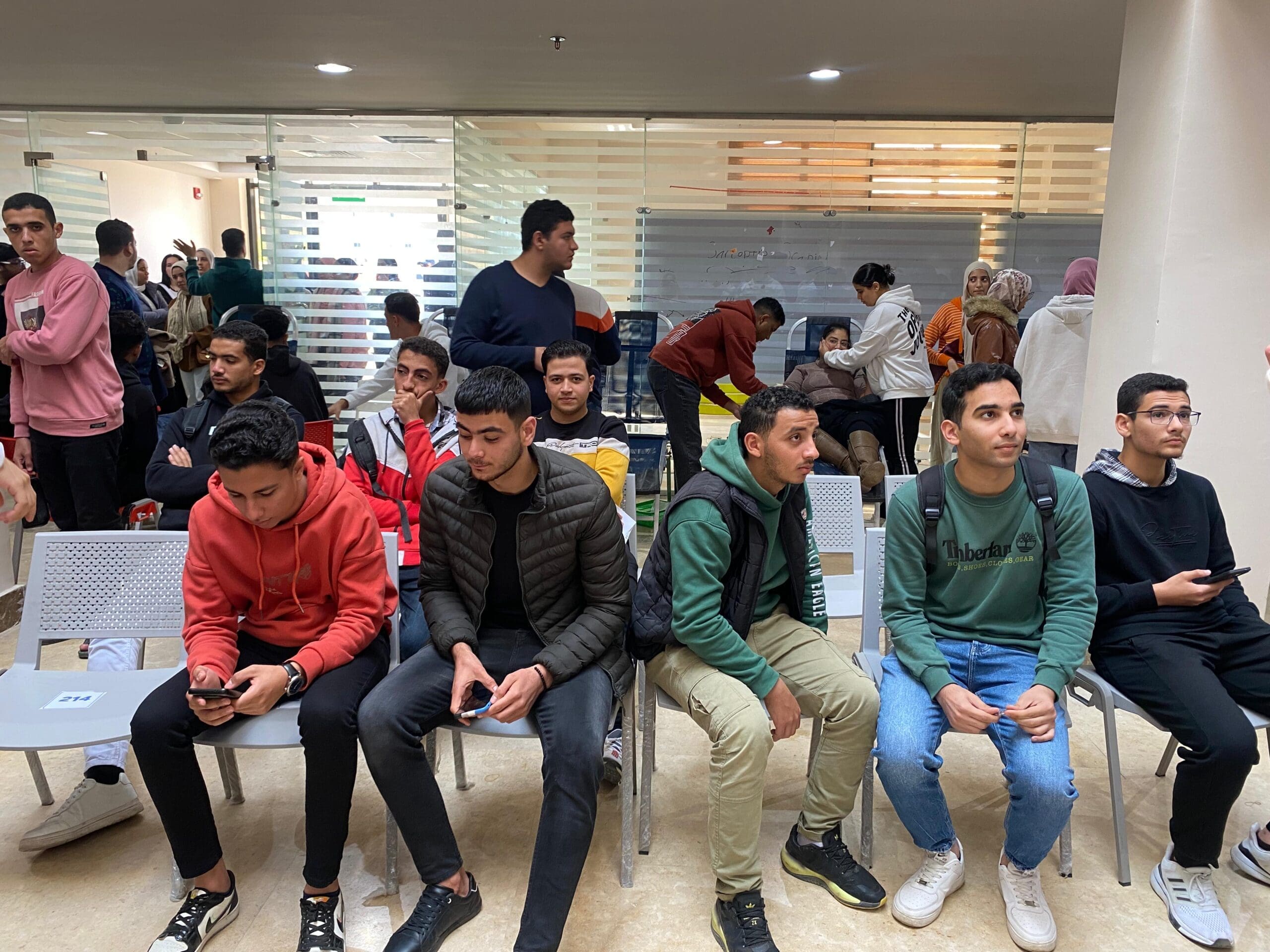 b8e40d81 28e2 490e b2bf ca44cb7352f8 scaled جامعة القاهرة جامعة الإسماعيلية الجديدة الأهلية تشهد نجاحا كبيرا لحملة التبرع بالدم بتنظيم الجمعية العلمية لطلاب كلية الصيدلة" موقع في الجامعة