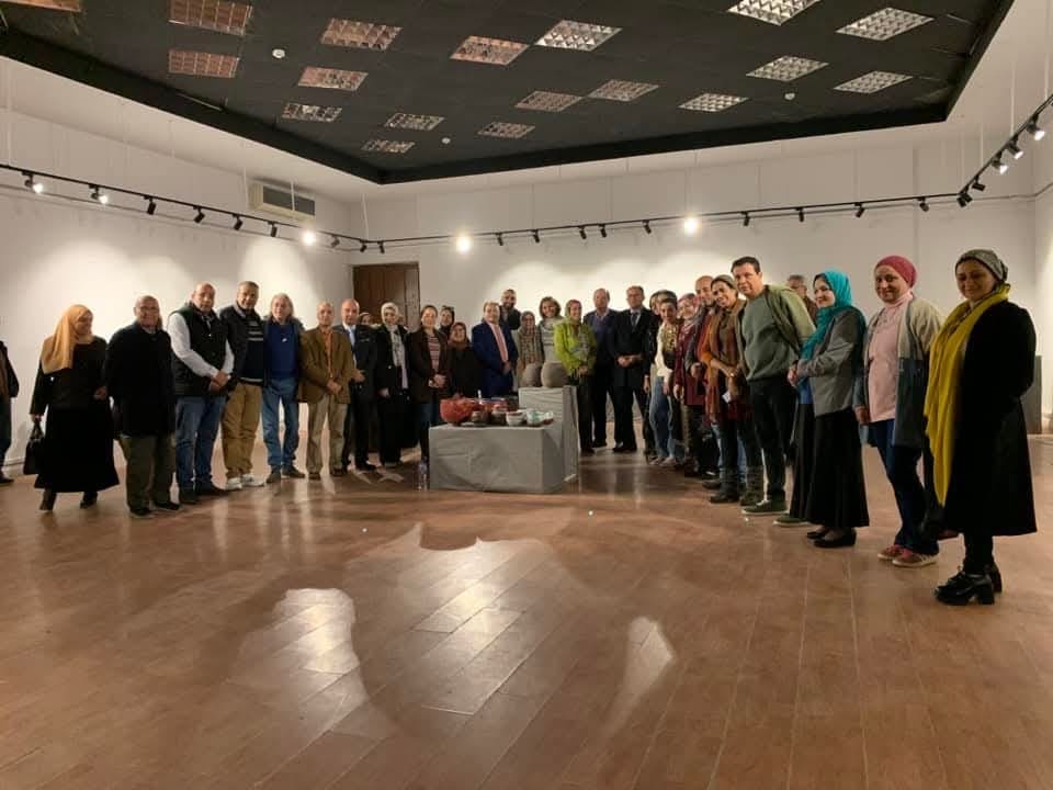 f489bef6 105c 41ab b2e0 b262800d2a59 جامعة حلوان افتتاح المعرض الاستعادي لأعمال الراحل الدكتور جمال عبود رائد فن الخزف موقع في الجامعة