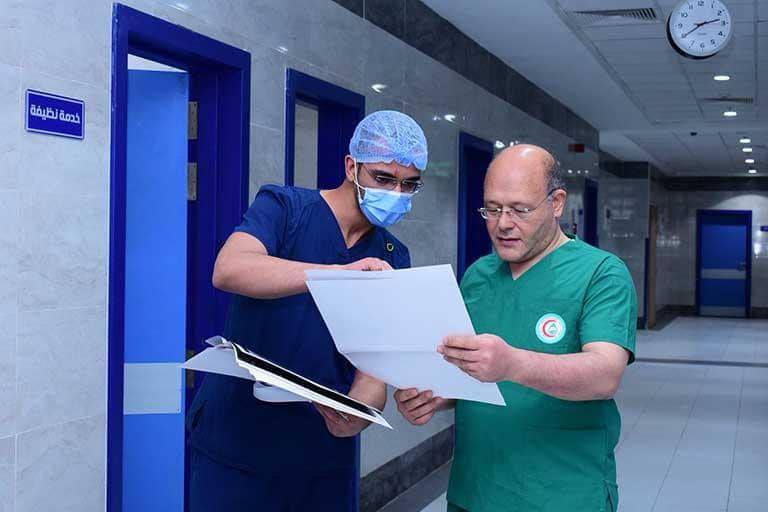 مرتديا زي الأطباء.. رئيس جامعة سوهاج: المستشفيات الجامعية استقبلت أكثر من 139 ألف حالة- صور 3 vzds hlum sih مستشفى الدعاة مرتديا زي الأطباء.. رئيس جامعة سوهاج: المستشفيات الجامعية استقبلت أكثر من 139 ألف حالة- صور موقع في الجامعة