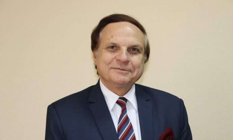 الدكتور سامي الشريف عميد كلية الإعلام الجامعة الحديثة MTI الجامعات الإسلامية الأمين العام لرابطة الجامعات الإسلامية: عالمنا الآن يشهد حالة من الانفلات في مجال الفتوى موقع في الجامعة