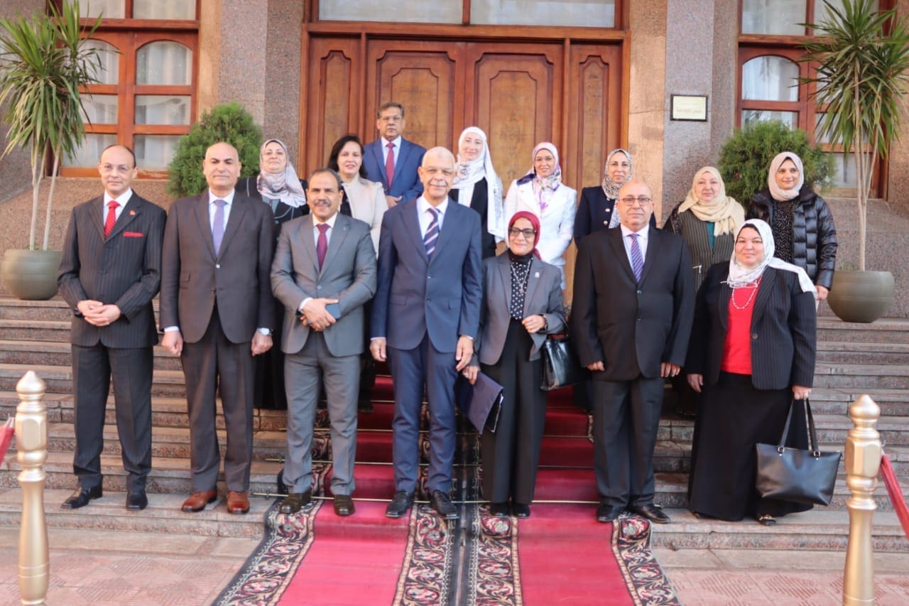 جامعة المنوفية خيمة رئيس جامعة المنوفية يستقبل فريق الهيئة القومية لضمان جودة التعليم والاعتماد قبل زيارته لكلية الطب موقع في الجامعة